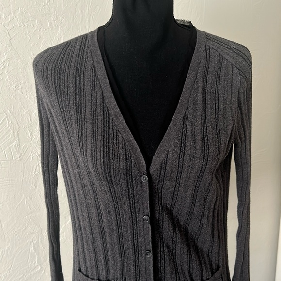 Vera wang layered raw hems ribbed button up cardigan - Picture 3 of 5